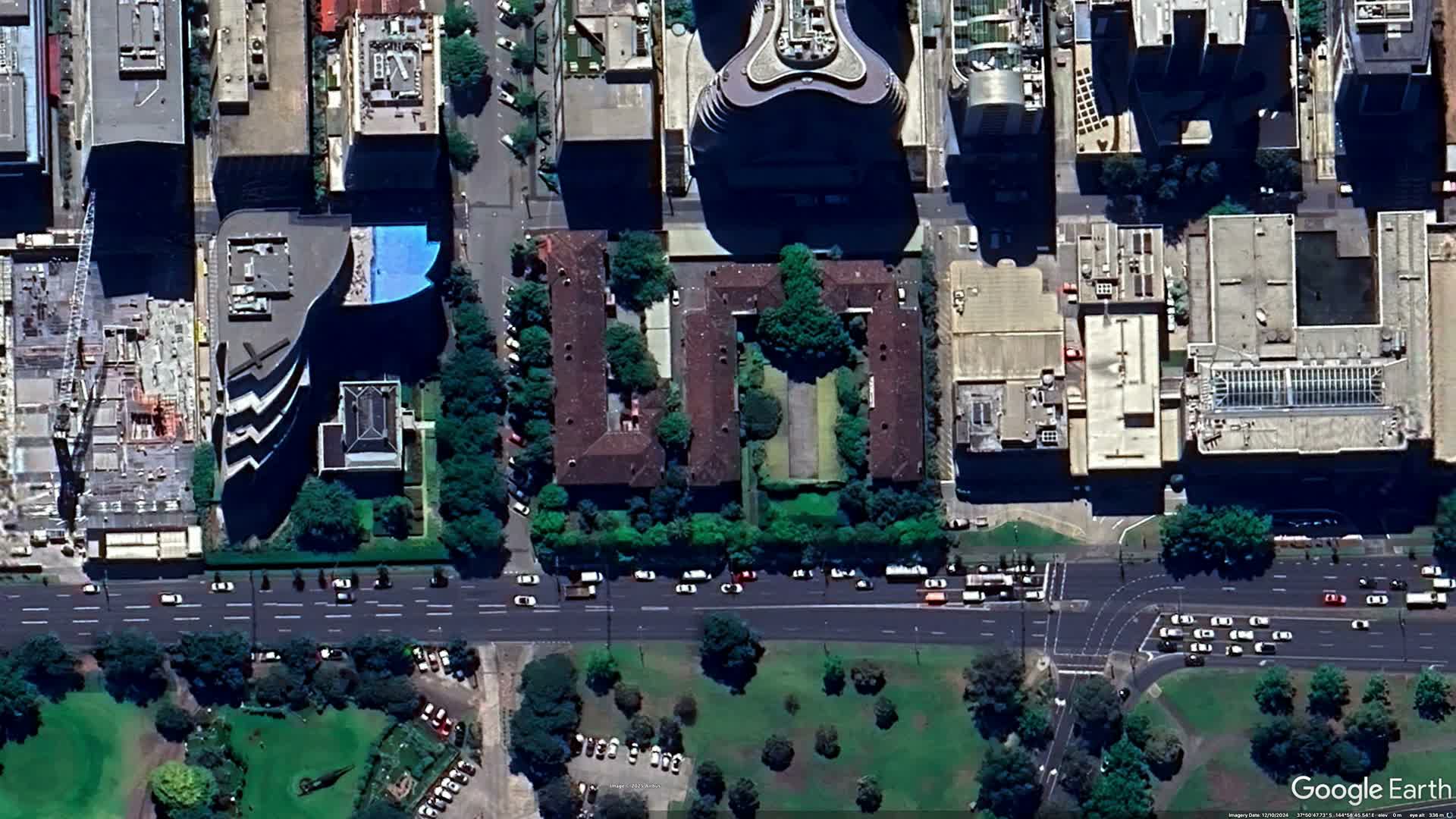 Historical Google Earth aerial view of Queens Road Gardens and surrounding buildings